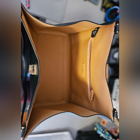 Kate Spade Black Shoulder Bag with Gold Clasp - Picture 7 of 8